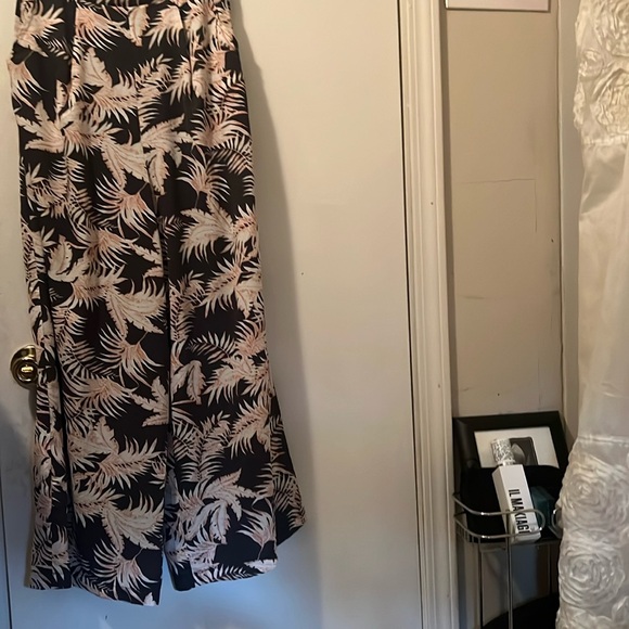 Chic Black and Cream Wide-Leg Jumpsuit - Picture 9 of 9